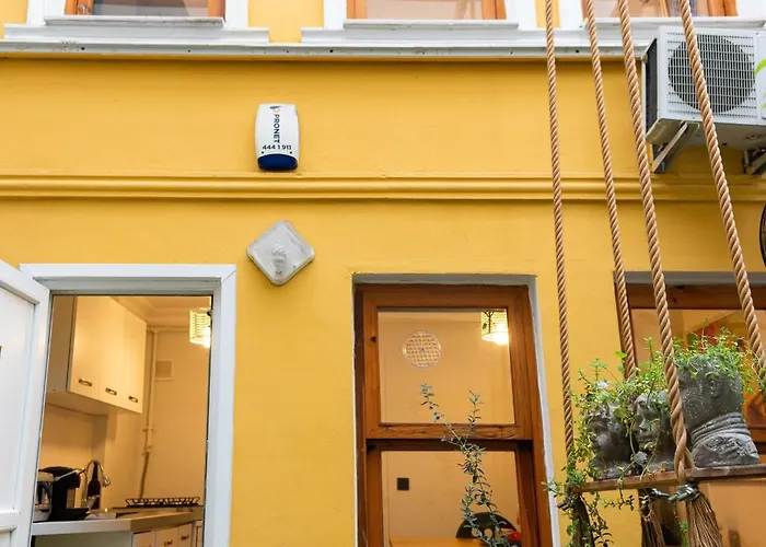 La Gardenia : 4br With Private Garden Villa